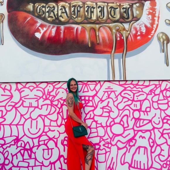 Meet your Posher, Cassie - Picture 2 of 7